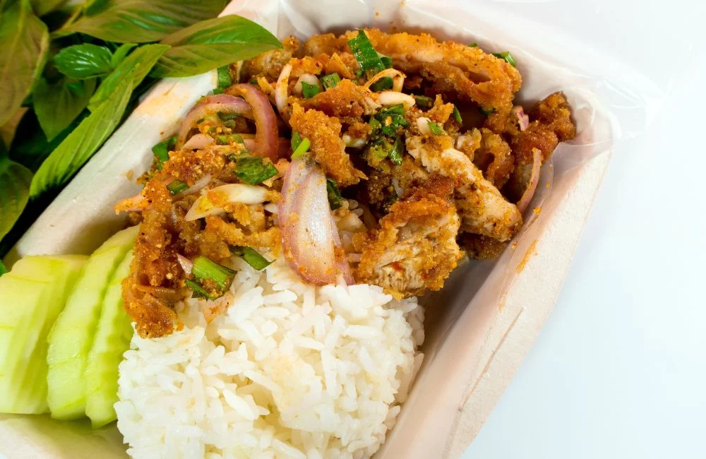 ข้าวยำไก่แซ่บ